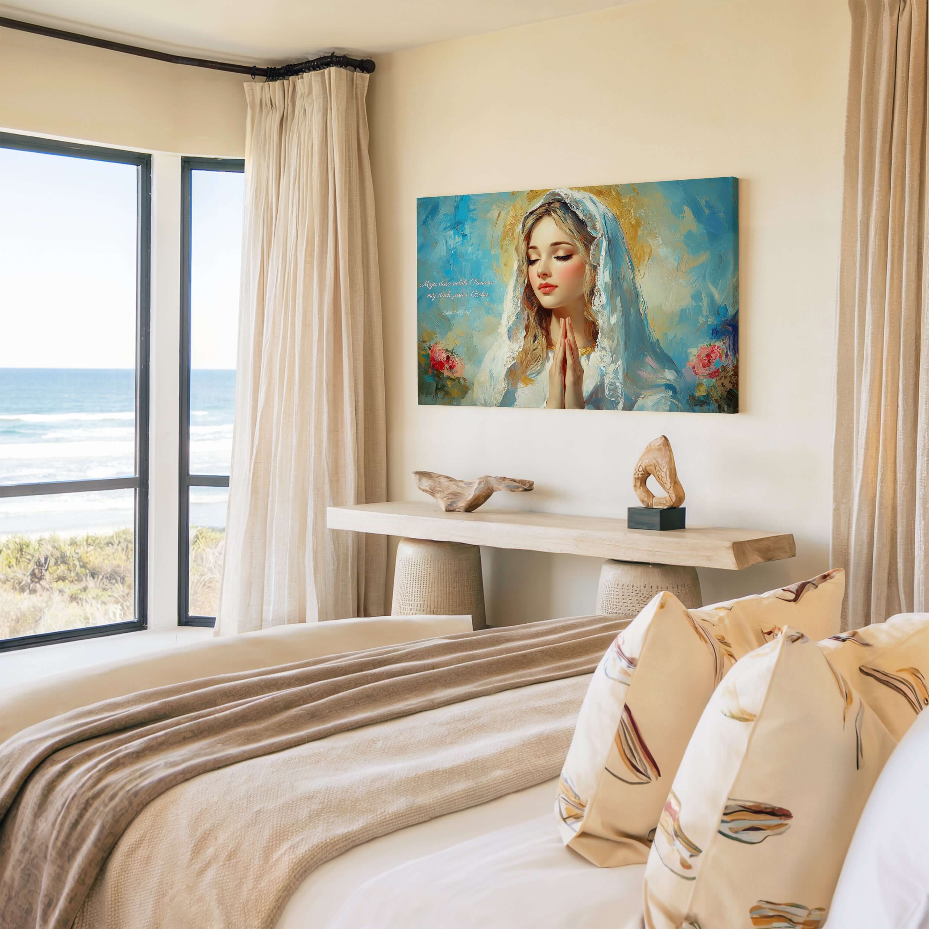 Obraz na stenu - Moja duša velebí Pána - Lukáš 1:46–47, maľba Márii v modlitbe v elegantnej spálni.