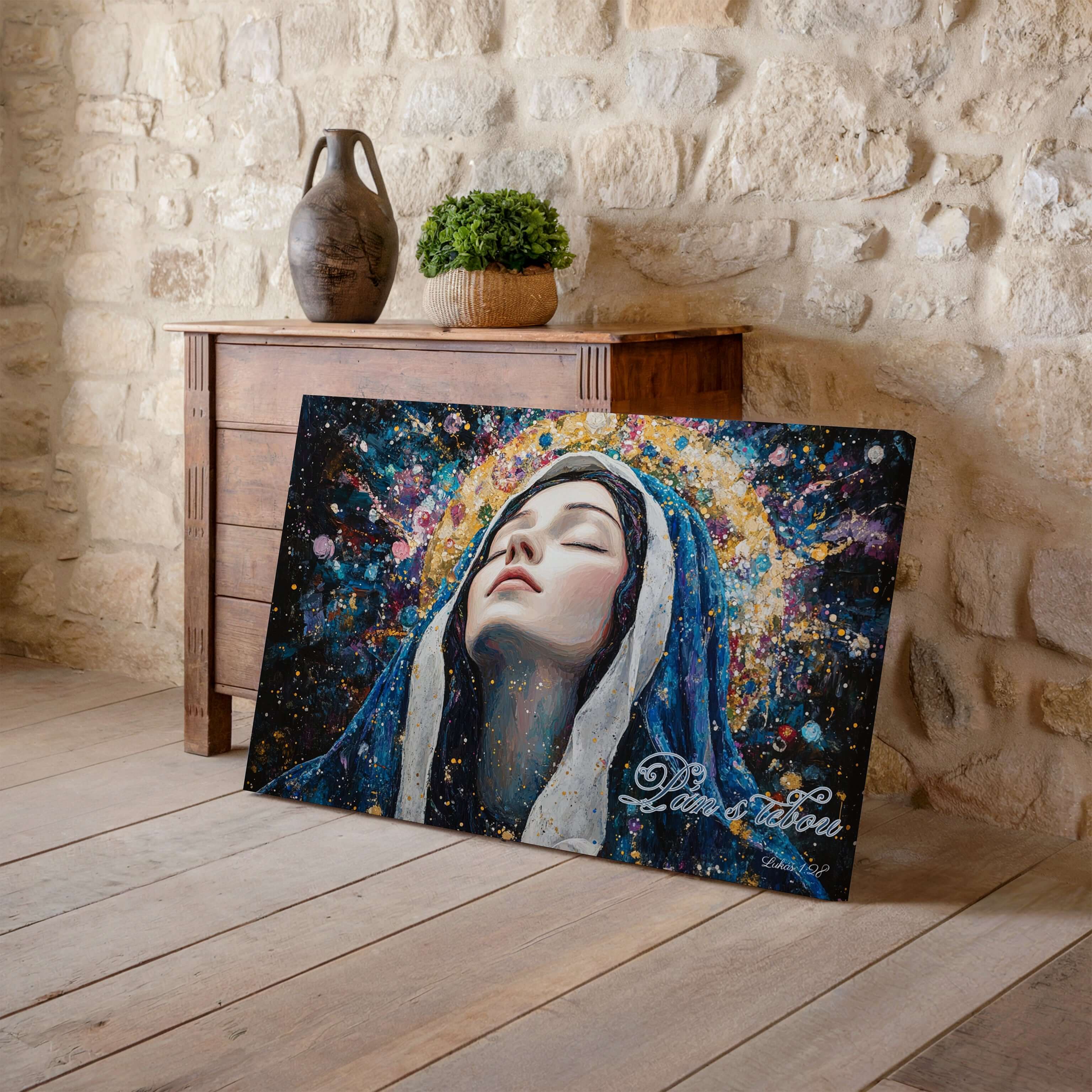 Obraz na stenu znázorňujúci Máriu s modrým závojom a žiarivými farbami, Pán s tebou - Lukáš 1:28.
