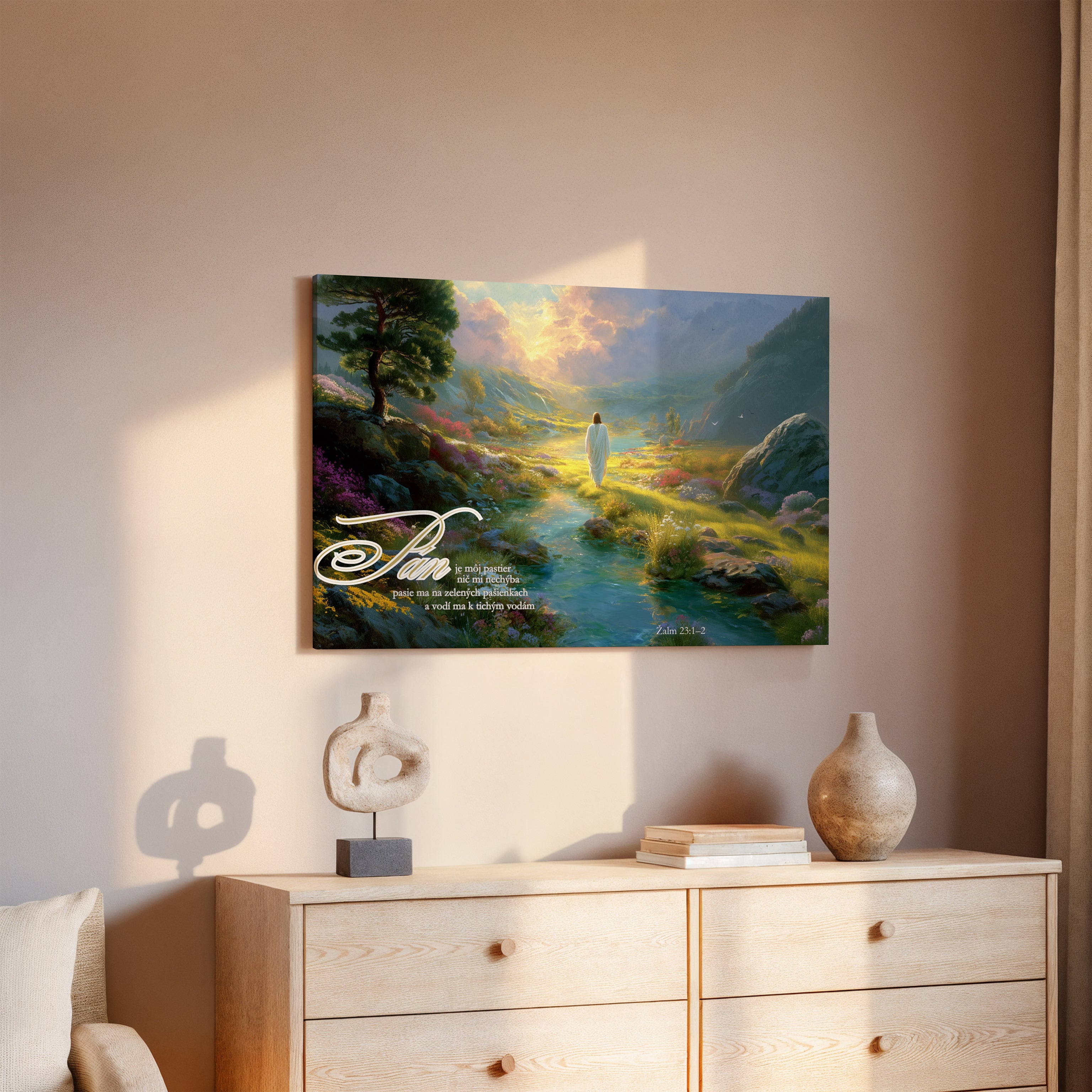 Obraz na stenu zobrazuje scénu s Ježišom, text: Pán je môj pastier, nič mi nechýba.