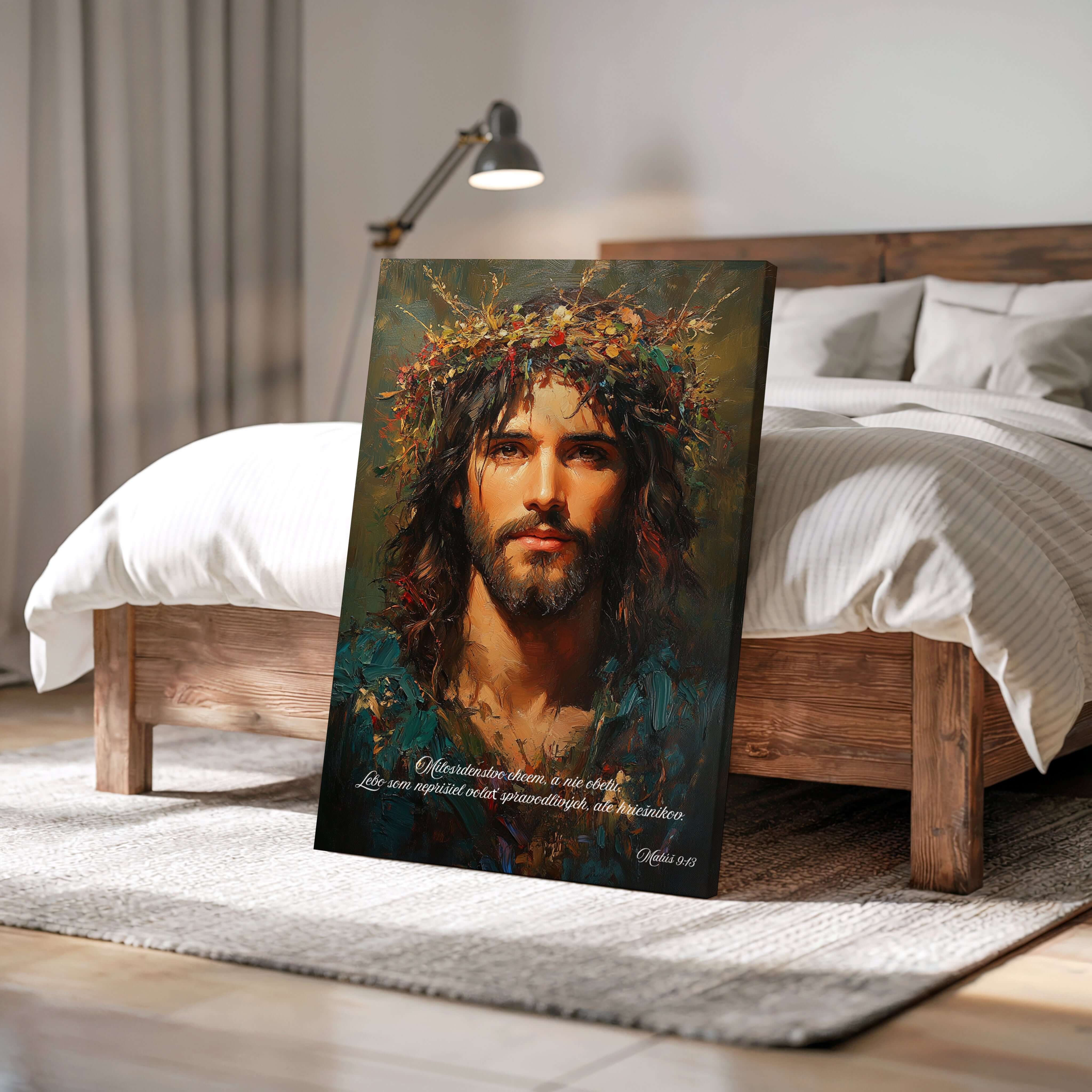 Obraz na stenu so zobrazením Ježiša Krista v korunke z trní pri posteli.